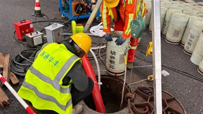 Еще один практический случай! Замена труб DN300 при прокладке труб успешно применяется в городско...